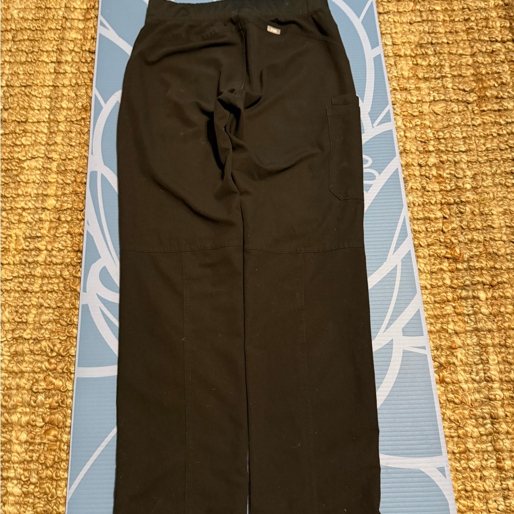 Womens Figs Kade cargo scrub pants. Black, small, tall